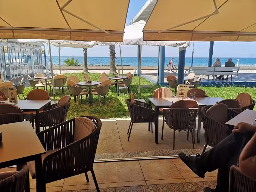 3 monkeys Torrox Costa