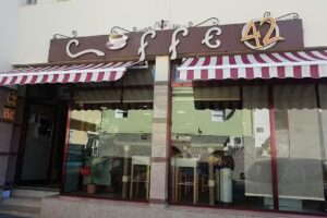 42 Caf&eacute; Urban Food