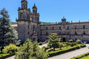 A CASI&Ntilde;A D&acute;AVOA