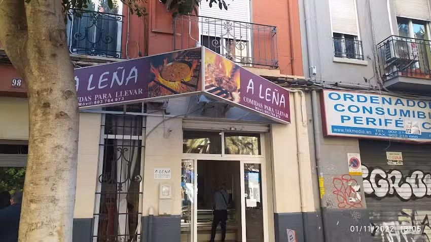A le&ntilde;a