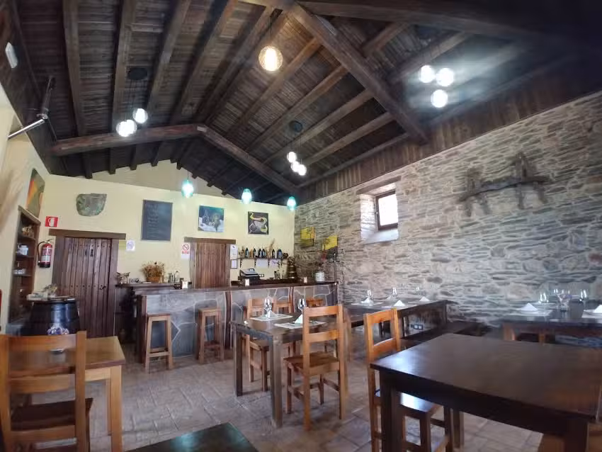 Adega de Cabanas, Restaurante de comida tradicional gallega