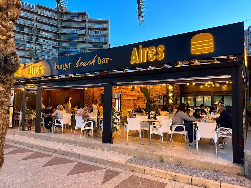 Aires Burger Beach Bar | Arenales