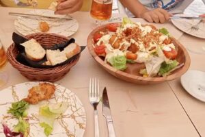 AKELA ARROCES Y TAPAS