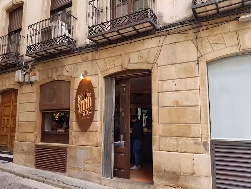 AL FONDO HAY SITIO