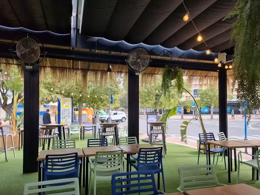 ALIFORNIA POK&Eacute; BAR &ndash; Playa de San Juan