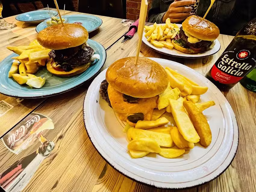 Alucheblatt Burguer & Bar