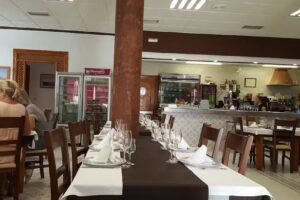 Amador Cafetería, Restaurante, Comidas para llevar. Trabajamos con previo encargos, antes dd las 12:30h.