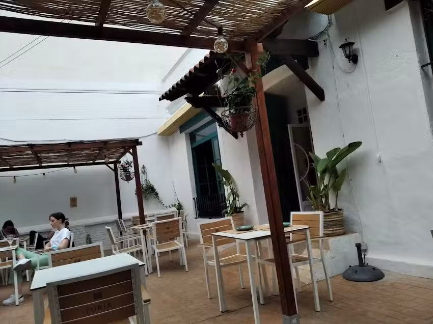 Ambra Poble-Bar