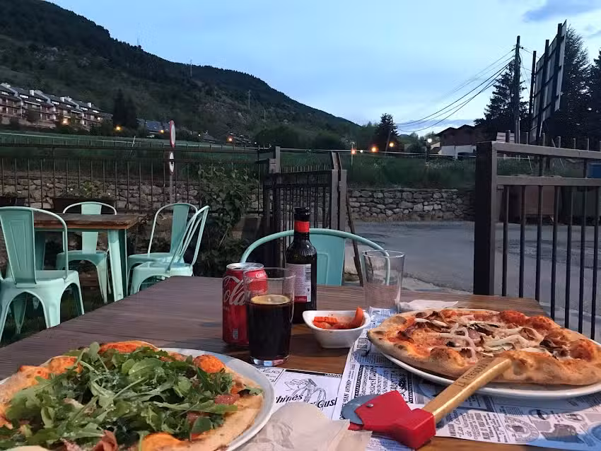 AMO LA PIZZA, Atendemos por orden de llegada