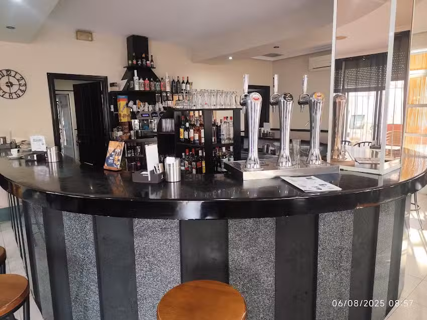 An c&aacute; Manu&eacute; caf&eacute; bar