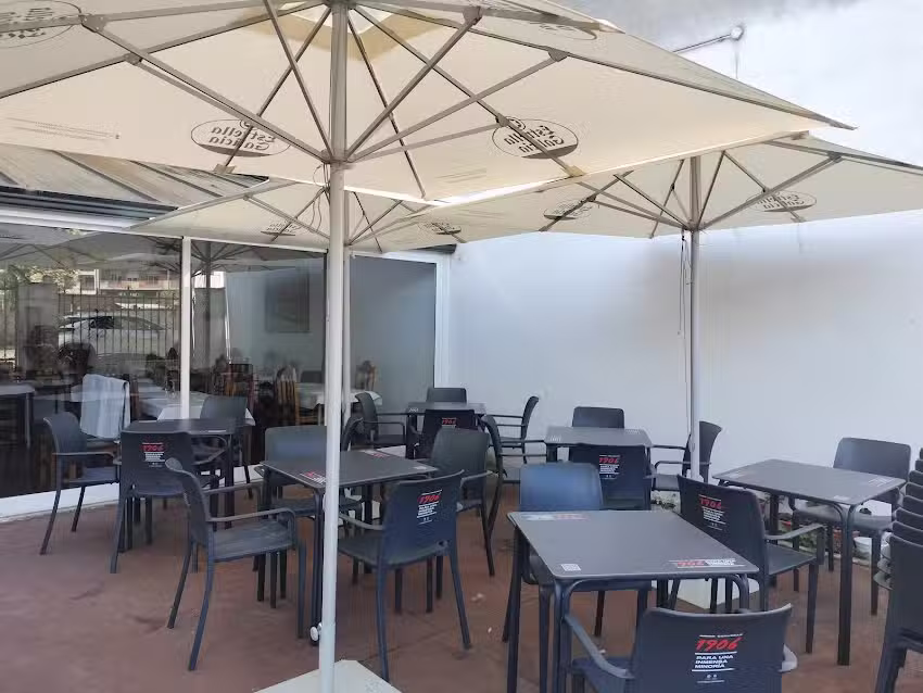 Aqu&iacute; Estamos Mes&oacute;n