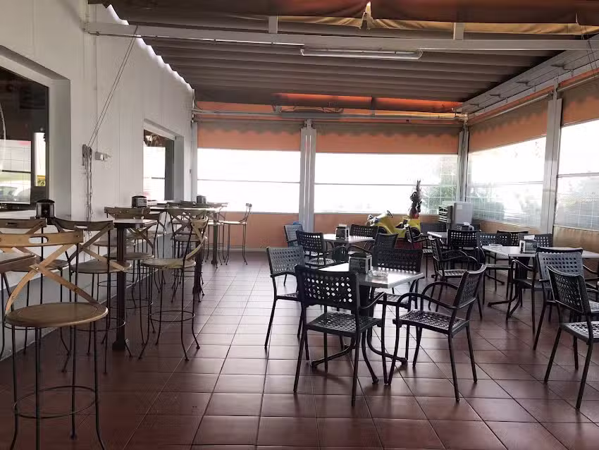 &Aacute;rea de Servicio Cepsa La Gran Familia