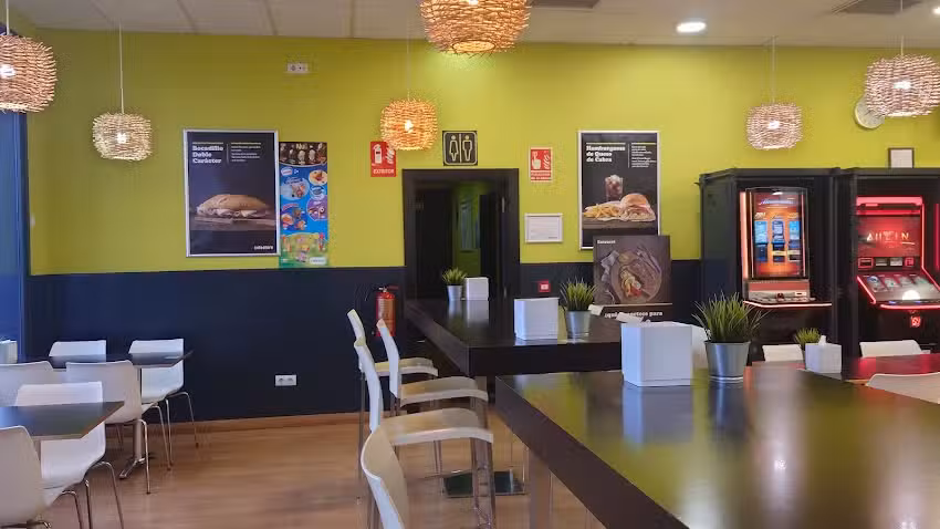 &Aacute;rea de servicio Pruvia Cafestore