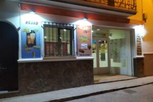 Asador de pollos, bocadillos, pizzas y kebab Nines