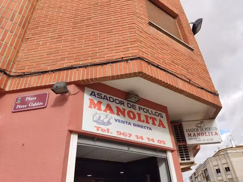 ASADOR DE POLLOS MANOLITA.