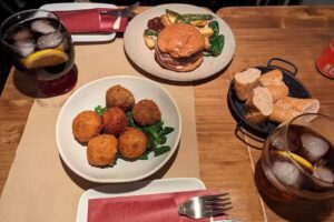 Baco y Beto, Taberna