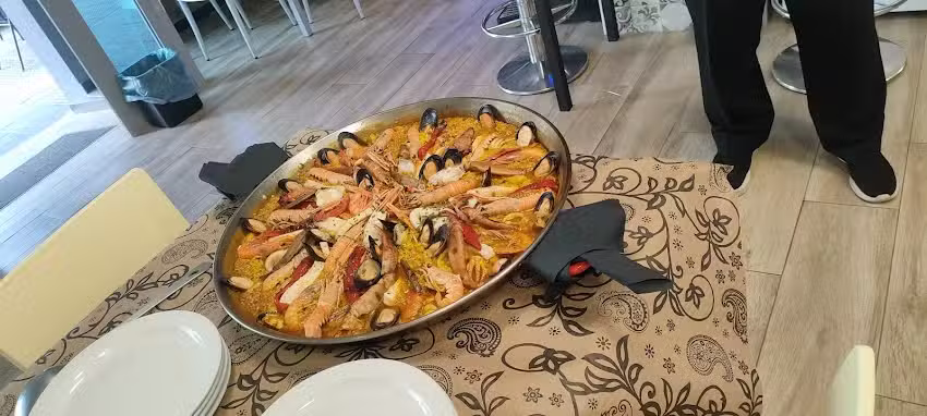 Bah&iacute;a CAF&Eacute; & TAPER&Iacute;A.