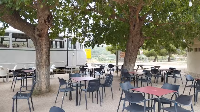 Bar Antiga estaci&oacute; de Bot