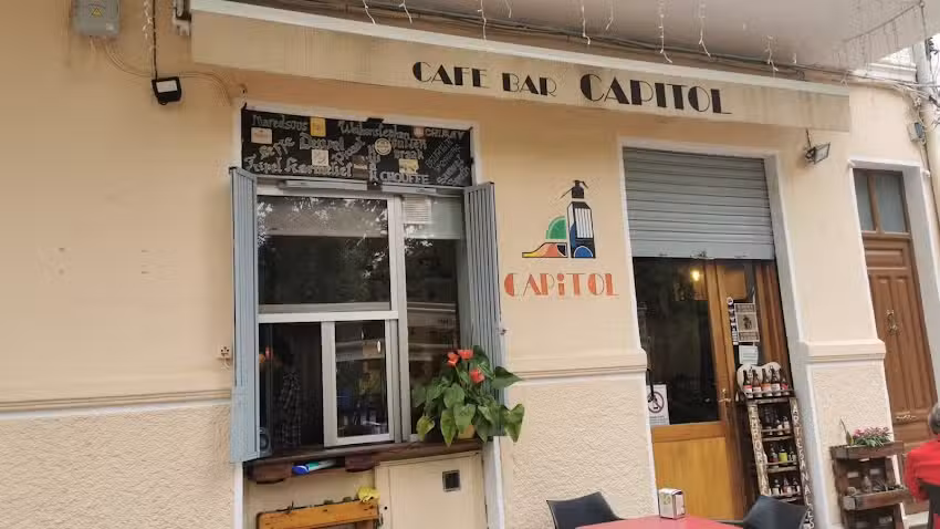 Bar Cafeter&iacute;a Capitol