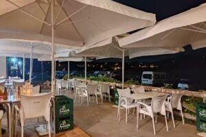 Bar Cafeter&iacute;a La Ensenada Rodiles