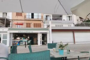 Bar Claudia&rsquo;s Cafeteria