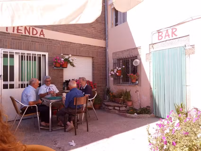 Bar-Comidas-Tienda Argusino