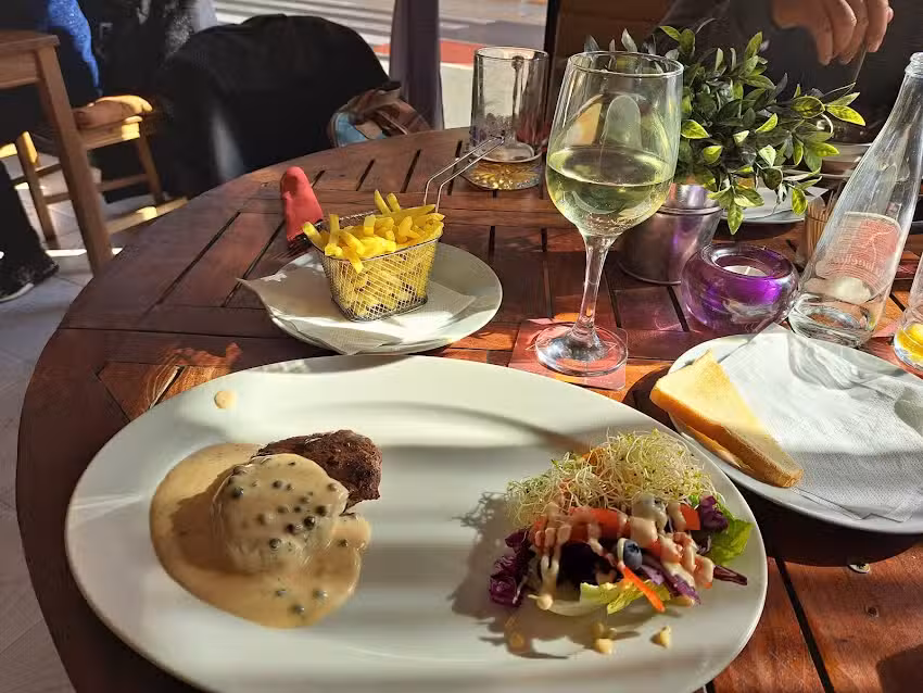 Bar & Grill Be Different Montserrat