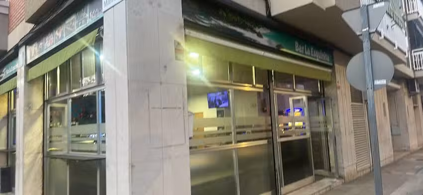 Bar la esquinita Calle Manresa 7 Abrera