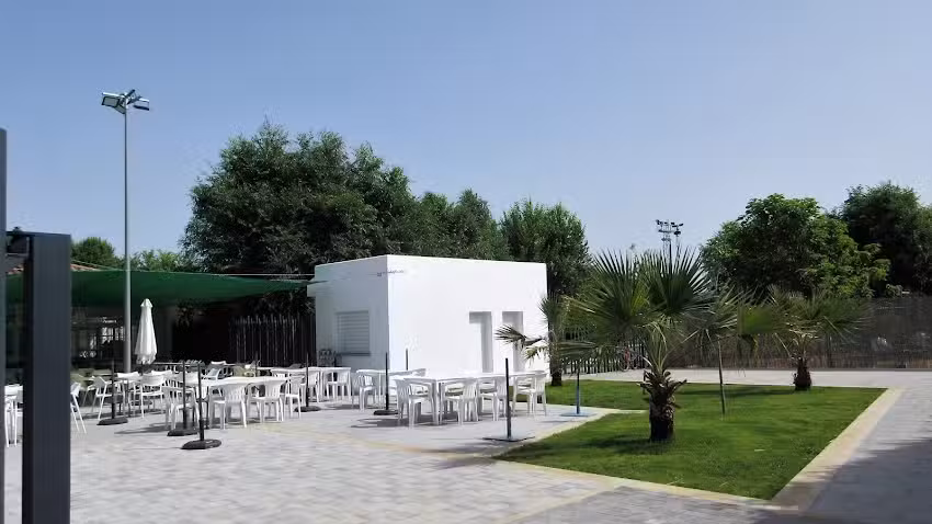 Bar la piscina