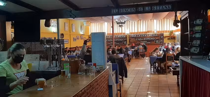 Bar La una y media Casa Rufino