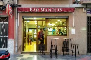 Bar Manol&iacute;n
