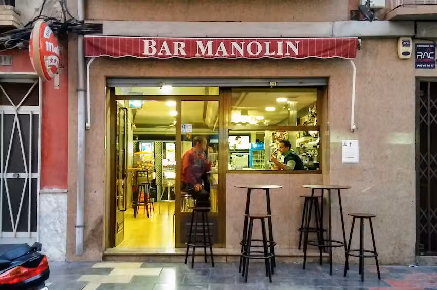 Bar Manol&iacute;n