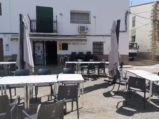 BAR MEDIA LUNA.