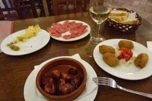 Bar Minotauro &ndash; Caf&eacute; y Tapas