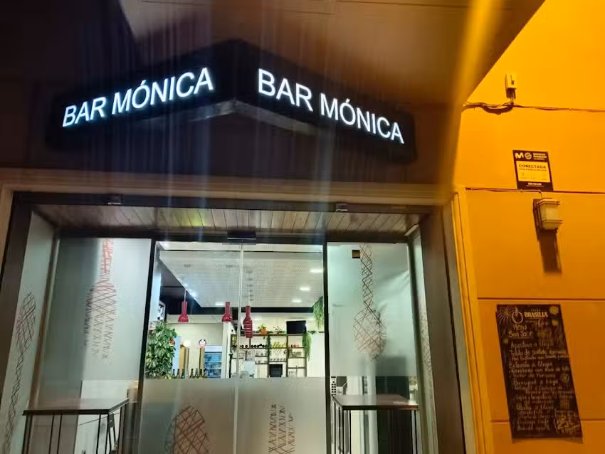 Bar M&oacute;nica