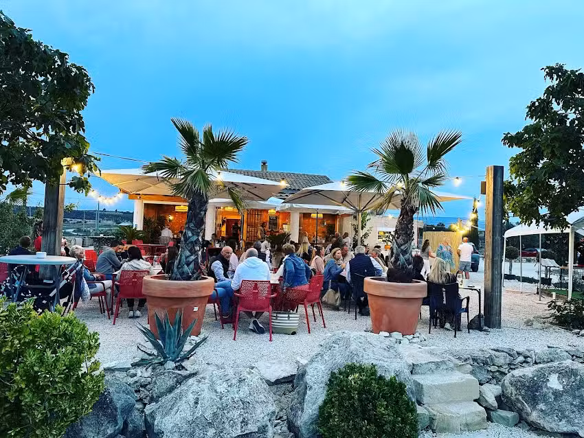 Bar &iexcl;MUCHO! &ndash; copas y tapas