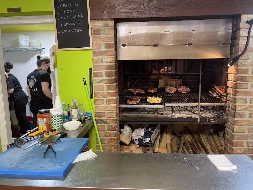 Bar Parrila La Tilar