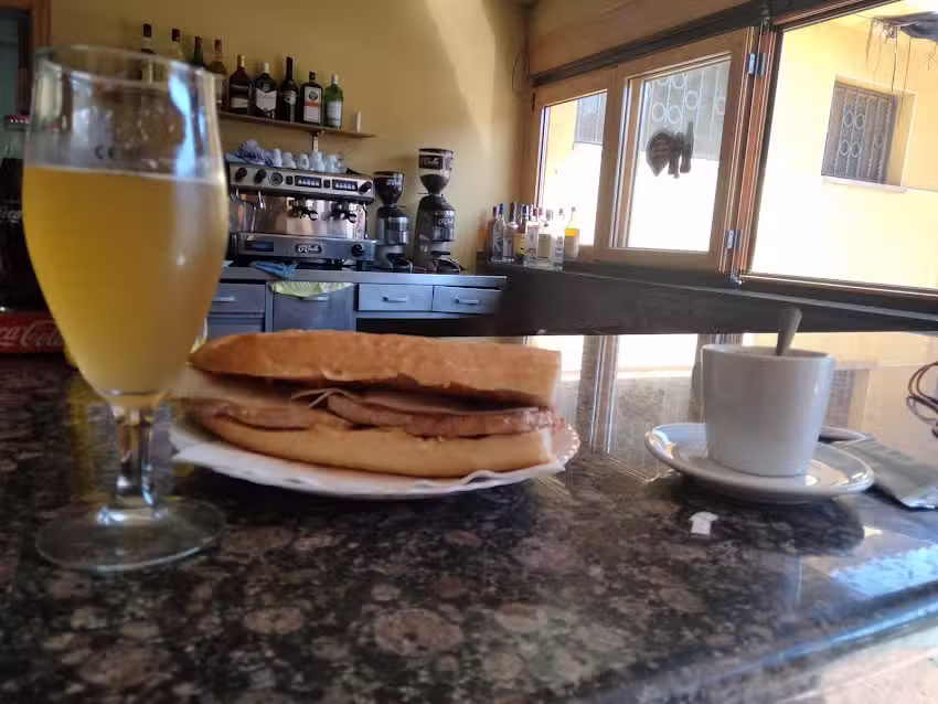 Bar Piscinas Escucha