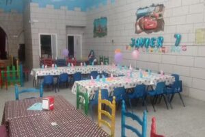 Bar Pizzería pizbur y parque de bolas