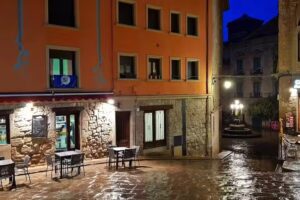 Bar Restaurant Cant&agrave;bric