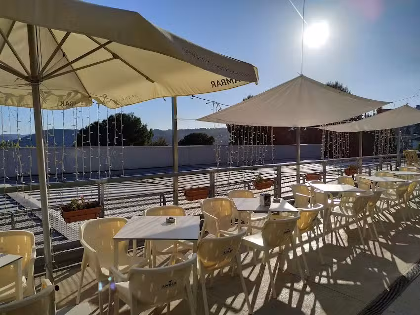 Bar & Restaurant P&uacute;blic