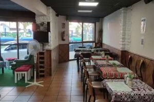 bar restaurante black &White