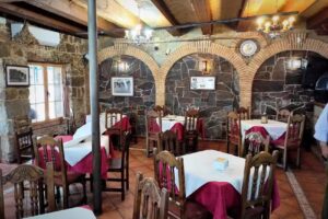 BAR RESTAURANTE CASA MELANEO.