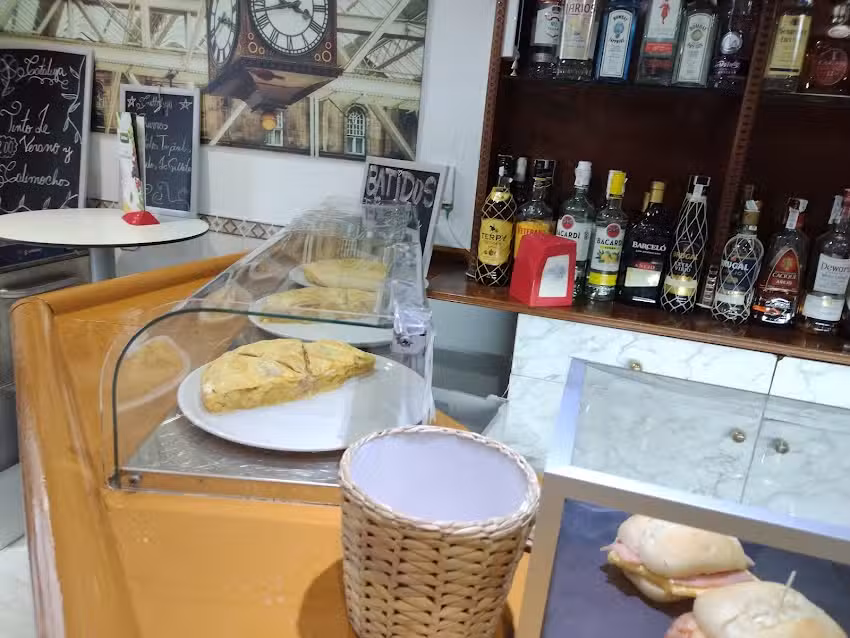 BAR RESTAURANTE CATTLEYA Cerrado hasta el d&iacute;a 28