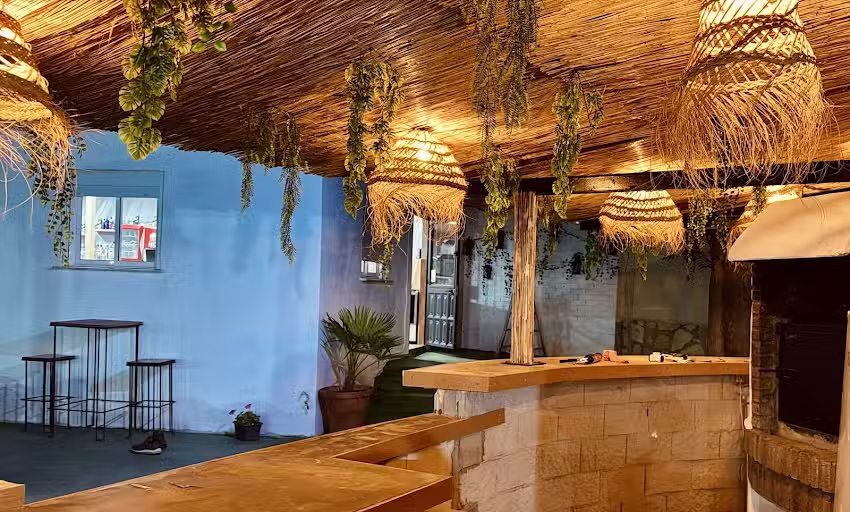 Bar &ndash; Restaurante El Jard&iacute;n de M&eacute;ntrida