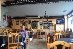 Bar restaurante Gallardo by KUMŪ