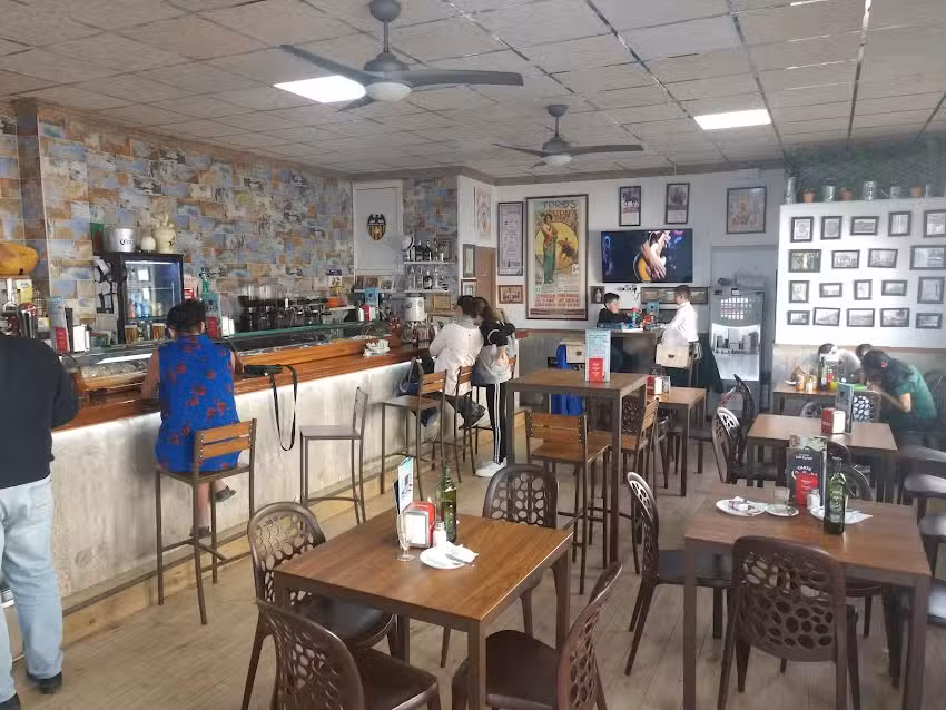 Bar restaurante LAS CA&Ntilde;AS