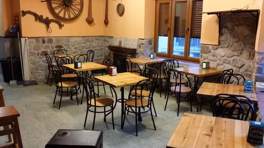 Bar Restaurante Los Monta&ntilde;eros