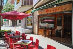 Bar Restaurante Mangle de los mejores lugares de comida china , muy amables y la comida exelentec