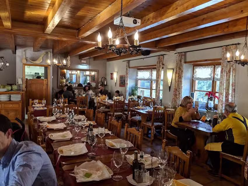 Bar Restaurante Sidrer&iacute;a Casa Pau